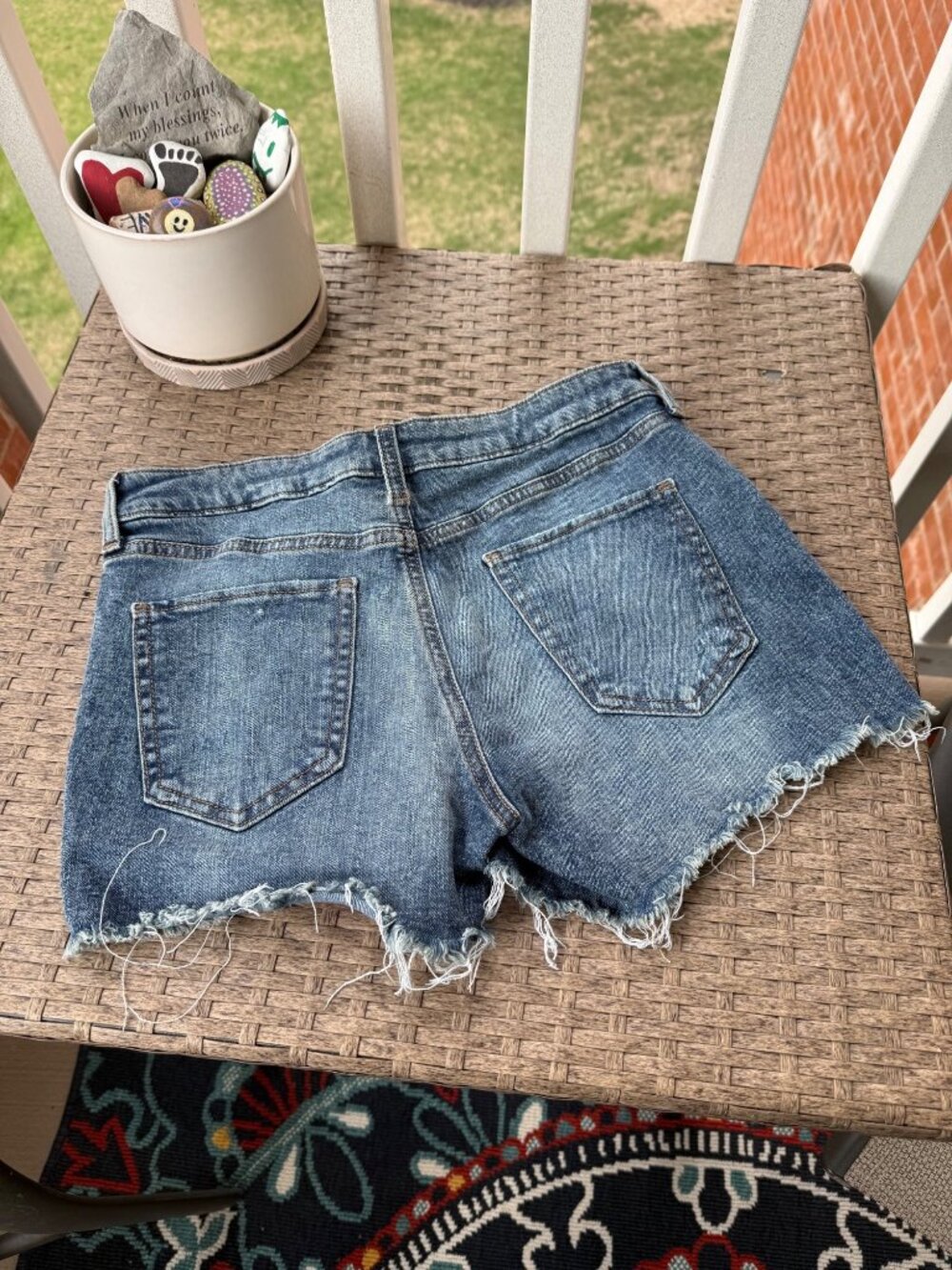 SO Women’s Distressed Denim Shorts Size 9 29W Blue Frayed Raw Hem Mid Rise - Picture 2 of 6